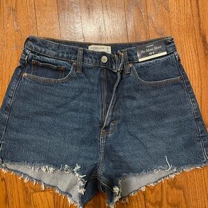 Abercrombie Curve Love high rise “the mom” short. Dark wash.